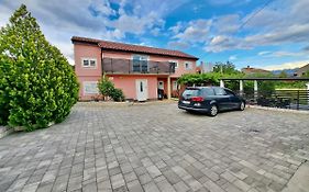 Apartman Lara